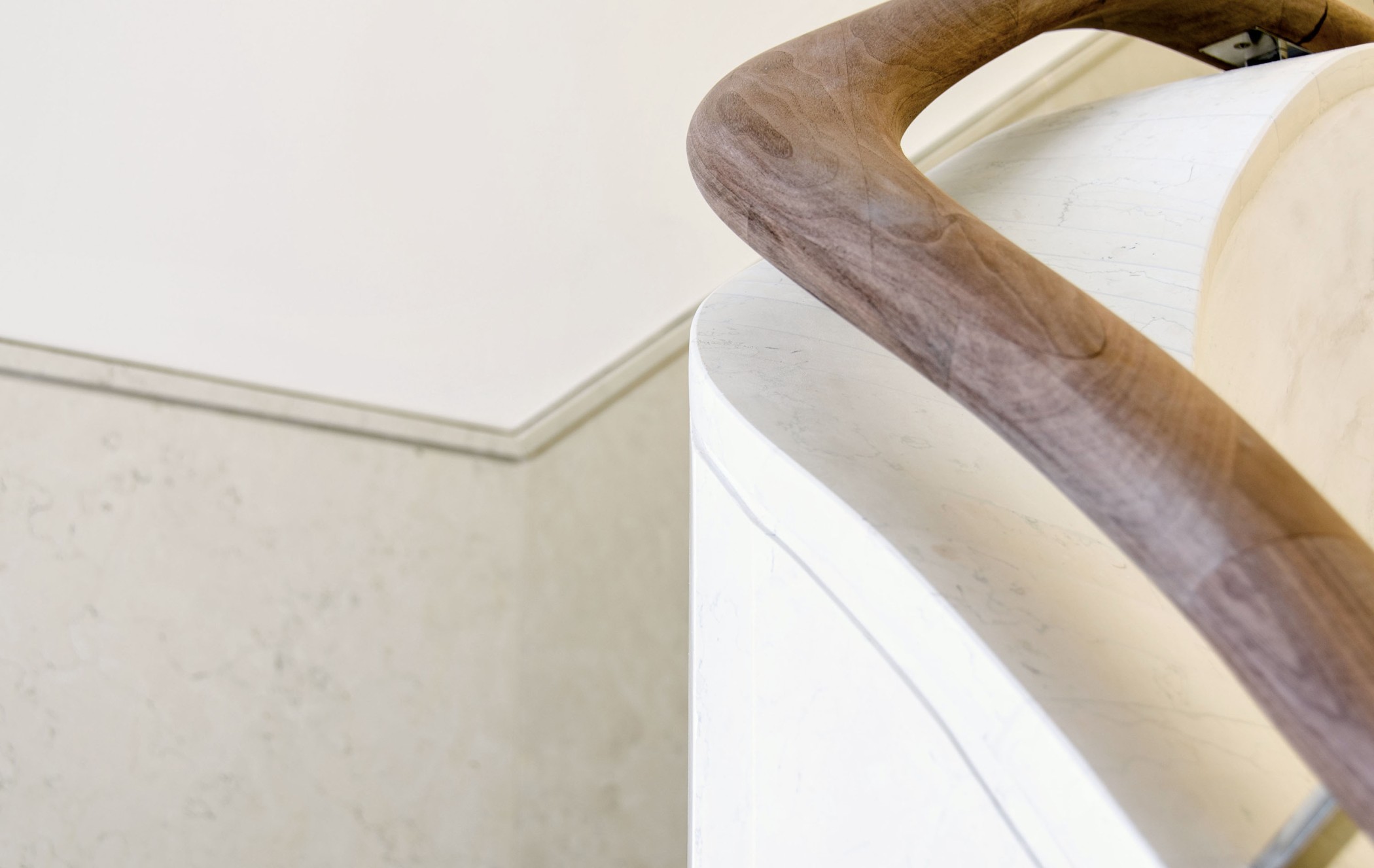 Holzhandlauf in den Alstervillen in den Sophienterrassen in Hamburg Harvestehude