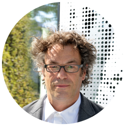 Portrait of architect Carsten Roth, designer of the office buildings on the Mittelweg campus